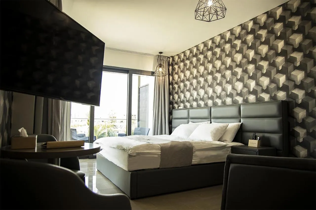 Jimmy'S Suites Larnaca Aparthotel