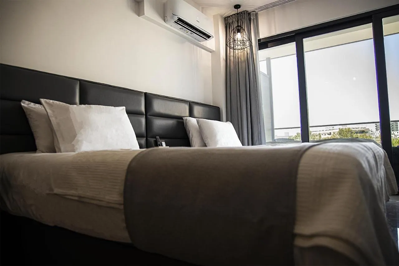 Jimmy'S Suites Larnaca Aparthotel